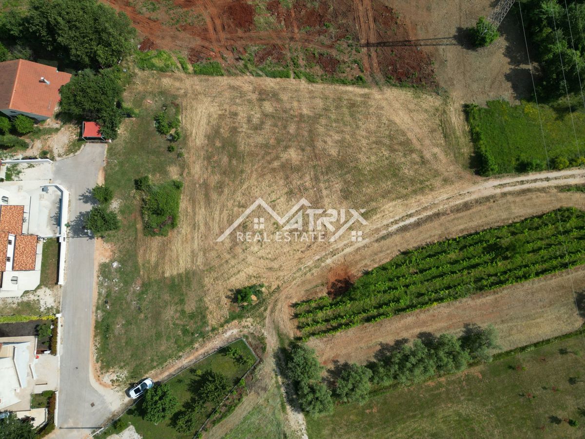 Poreč, zazidljivo zemljišče le 3 km od morja in mesta