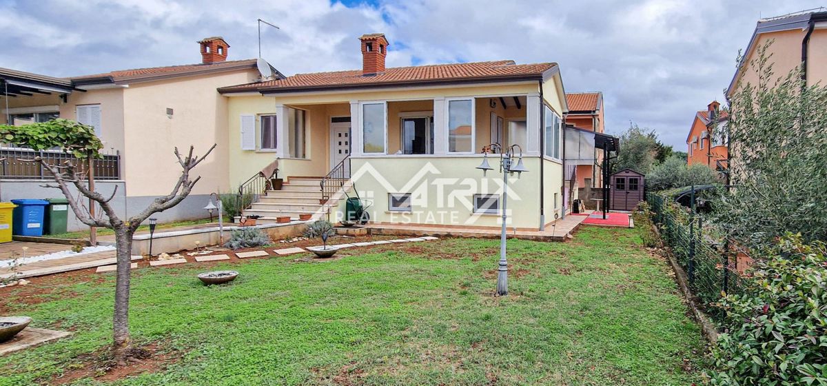Poreč okolica, dvojna hiša z odprtim pogledom na morje