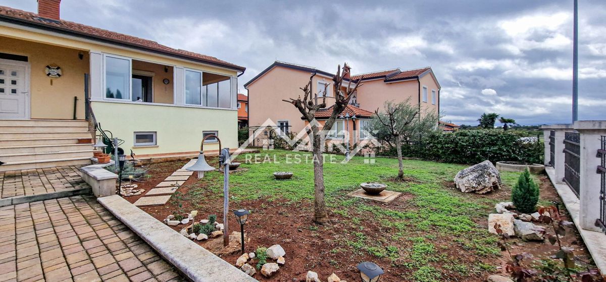 Poreč okolica, dvojna hiša z odprtim pogledom na morje