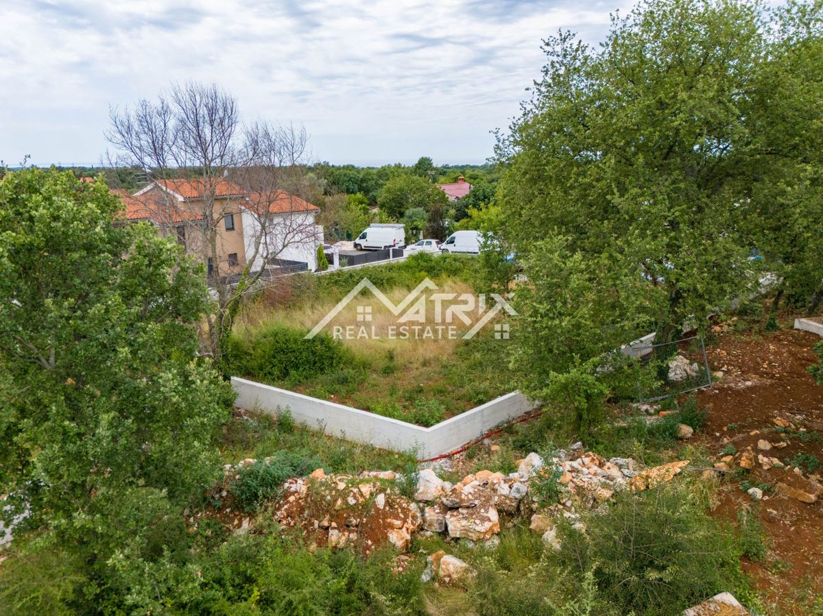 Okolica Poreča, gradbeno zemljišče za vilo z bazenom