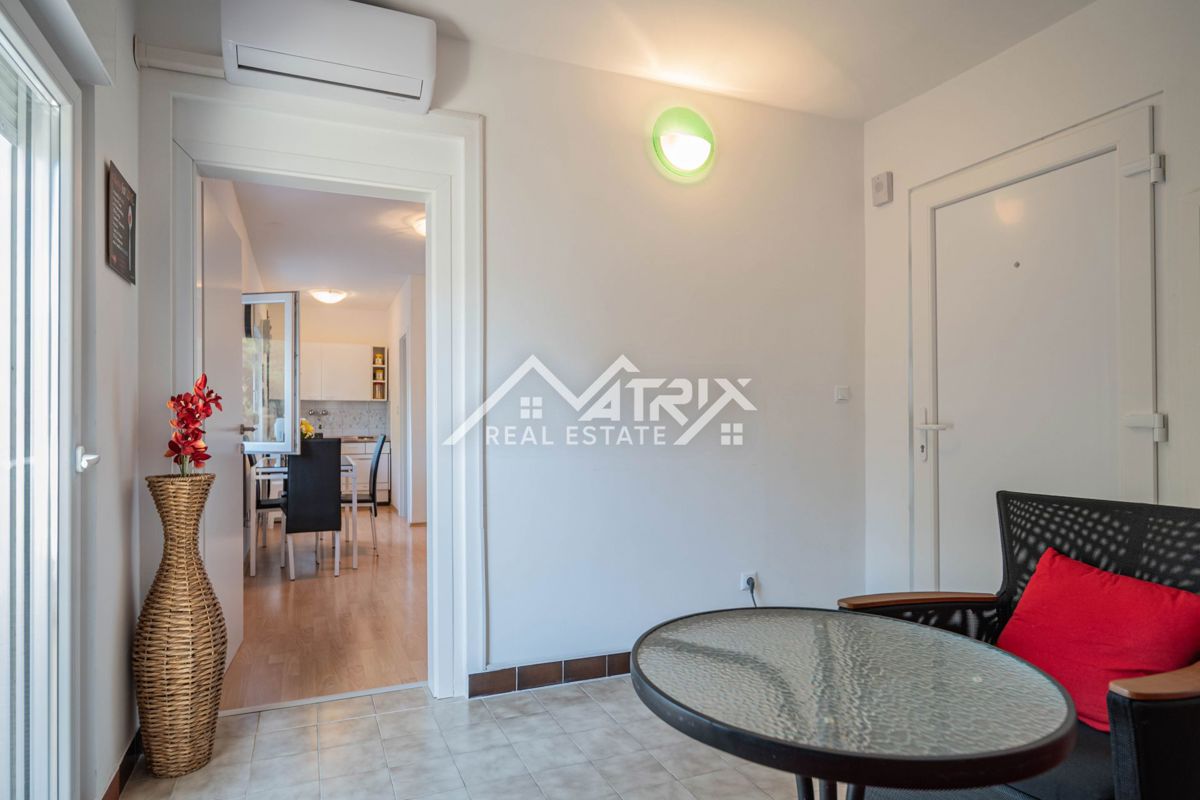 Barbariga, apartma s parkiriščem in teraso