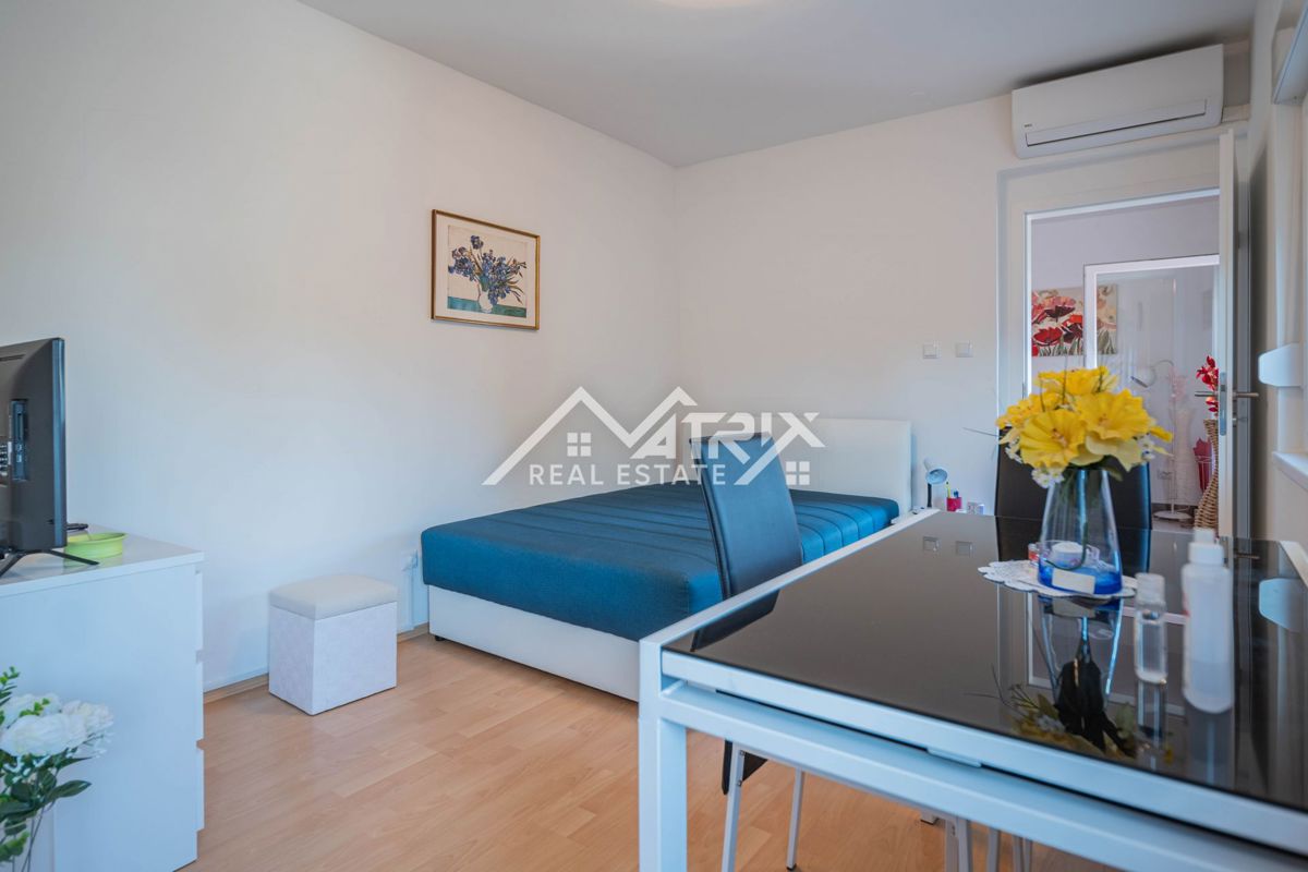 Barbariga, apartma s parkiriščem in teraso