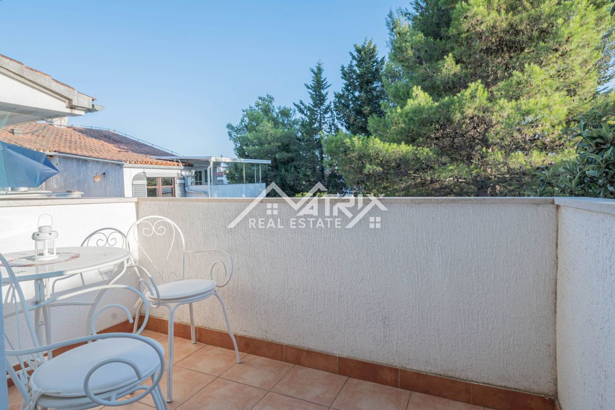 Barbariga, apartma s parkiriščem in teraso