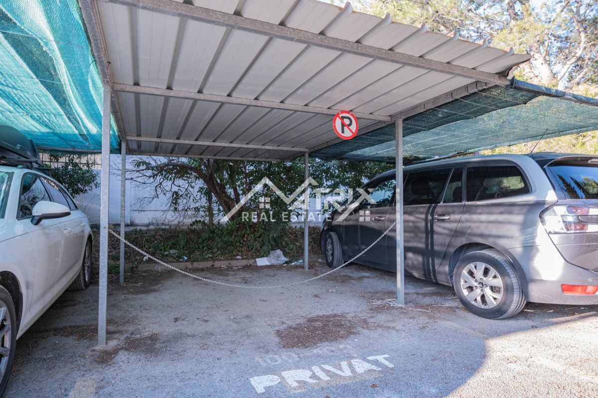 Barbariga, apartma s parkiriščem in teraso