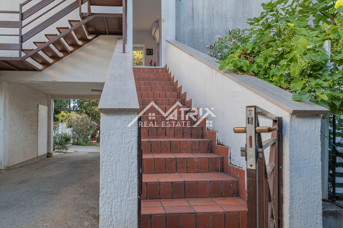 Barbariga, apartma s parkiriščem in teraso