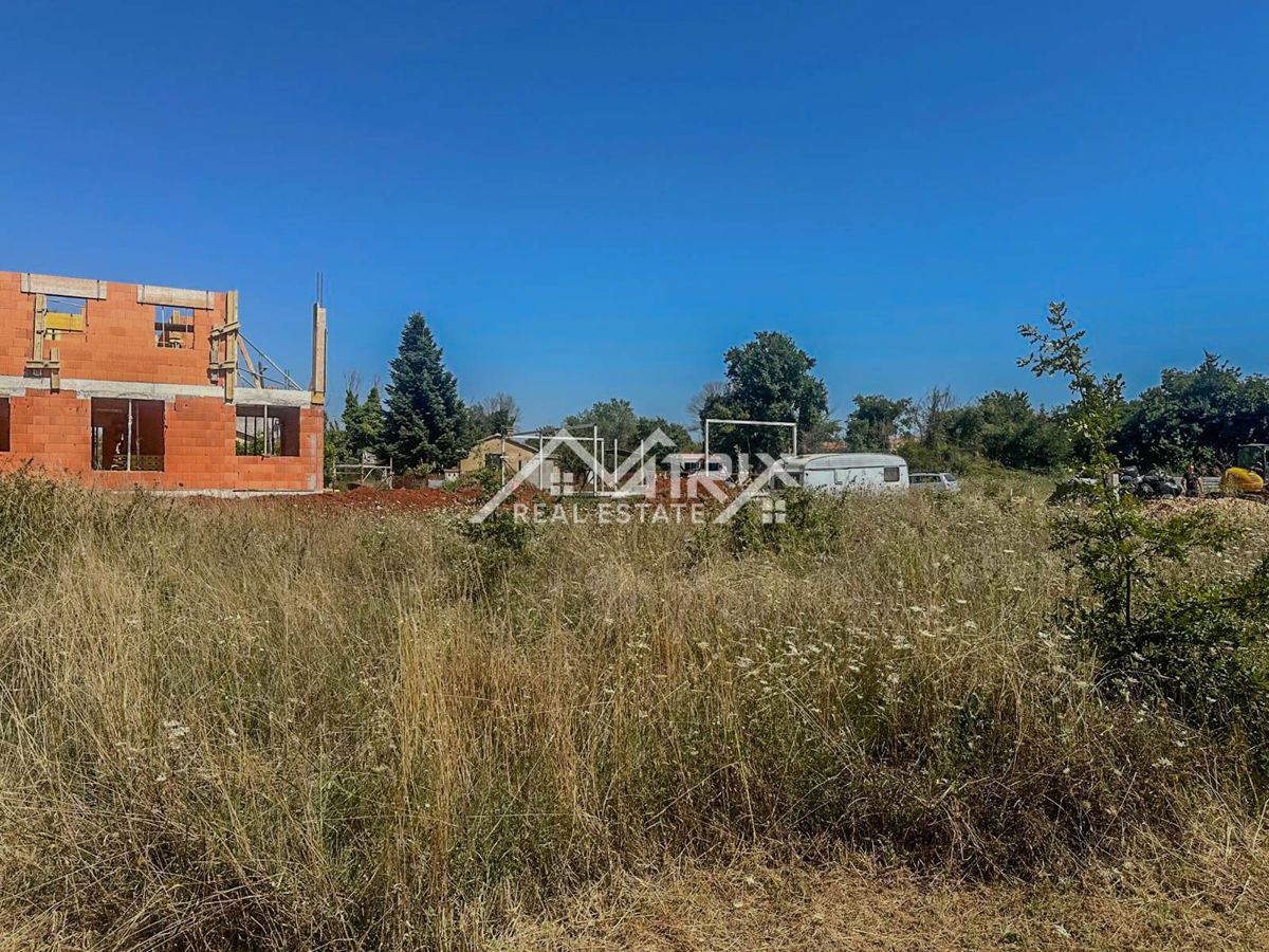 Loborika, gradbeno zemljišče z dostopom in komunalnimi priključki