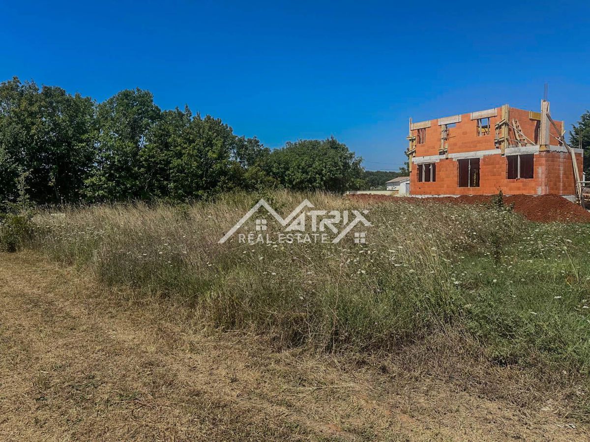 Loborika, gradbeno zemljišče z dostopom in komunalnimi priključki