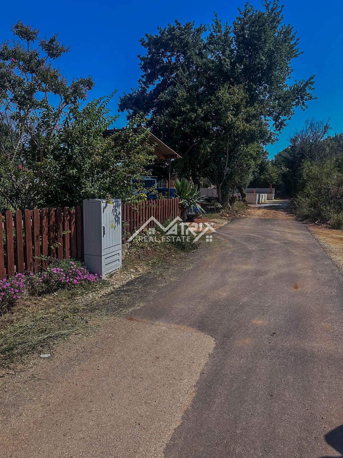 Loborika, gradbeno zemljišče z dostopom in komunalnimi priključki