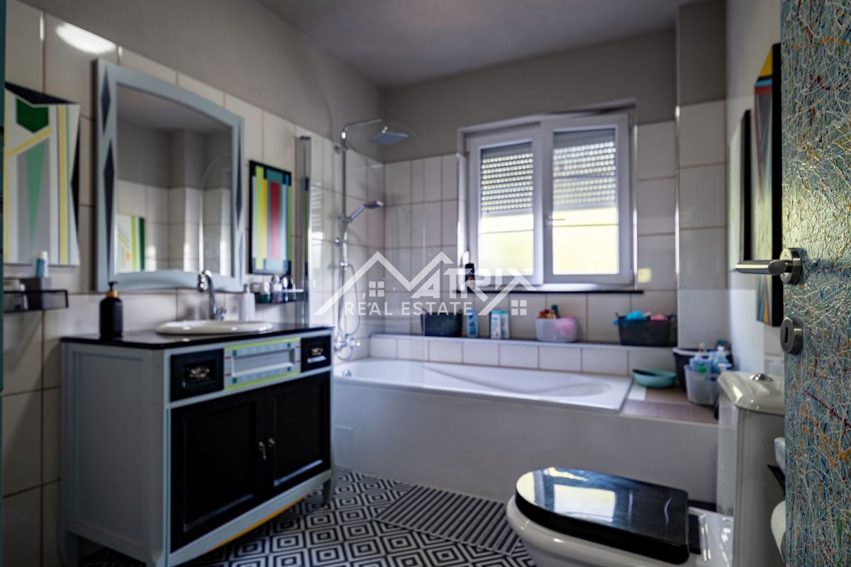 Hiša Slatina, 390m2