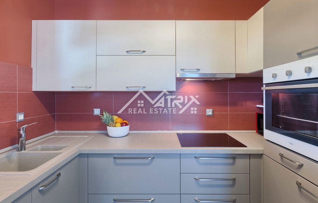 Fažana, vila na samem z bazenom in pogledom na morje