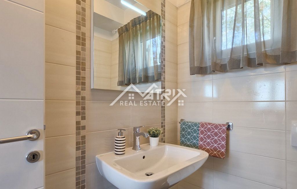 Fažana, vila na samem z bazenom in pogledom na morje