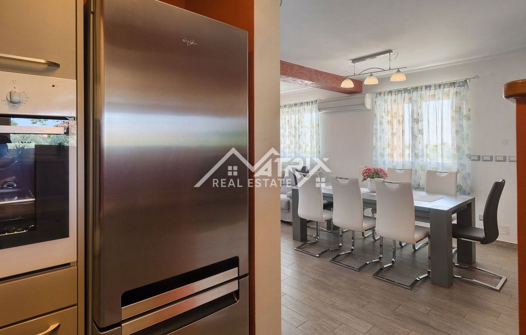 Fažana, vila na samem z bazenom in pogledom na morje