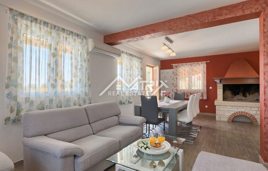 Fažana, vila na samem z bazenom in pogledom na morje