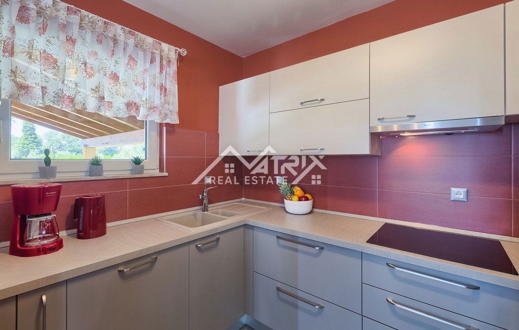 Fažana, vila na samem z bazenom in pogledom na morje