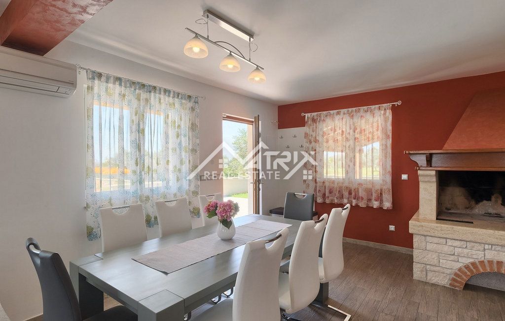 Fažana, vila na samem z bazenom in pogledom na morje