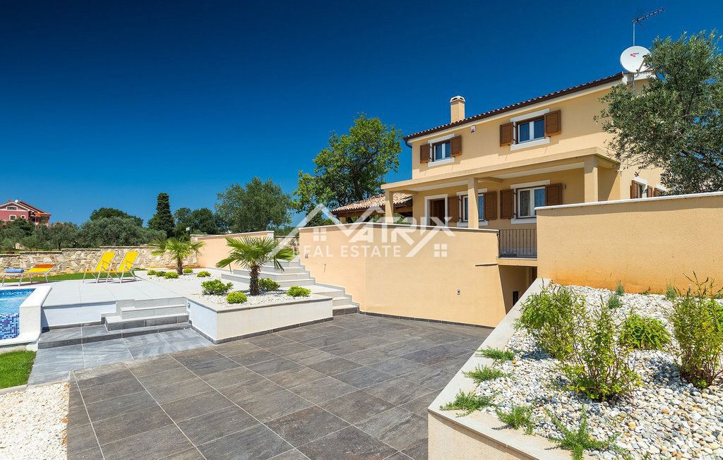 Fažana, vila na samem z bazenom in pogledom na morje