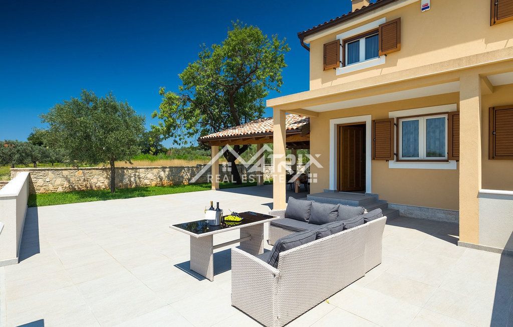 Fažana, vila na samem z bazenom in pogledom na morje