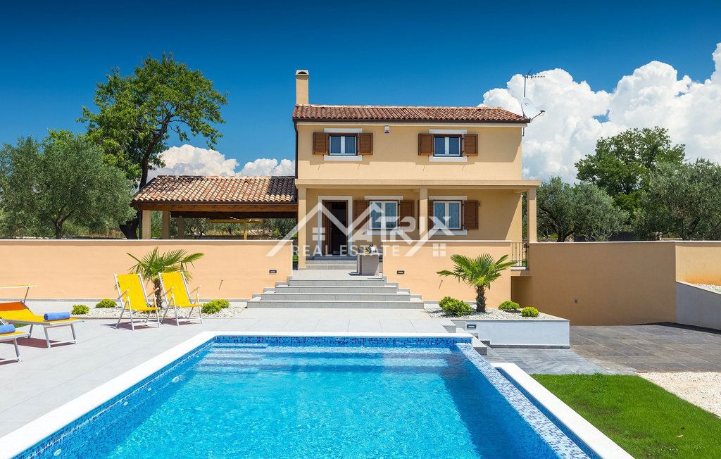 Fažana, vila na samem z bazenom in pogledom na morje