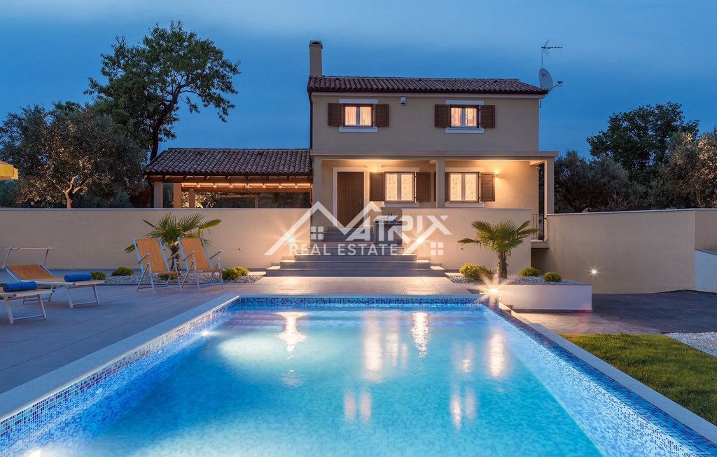 Fažana, vila na samem z bazenom in pogledom na morje