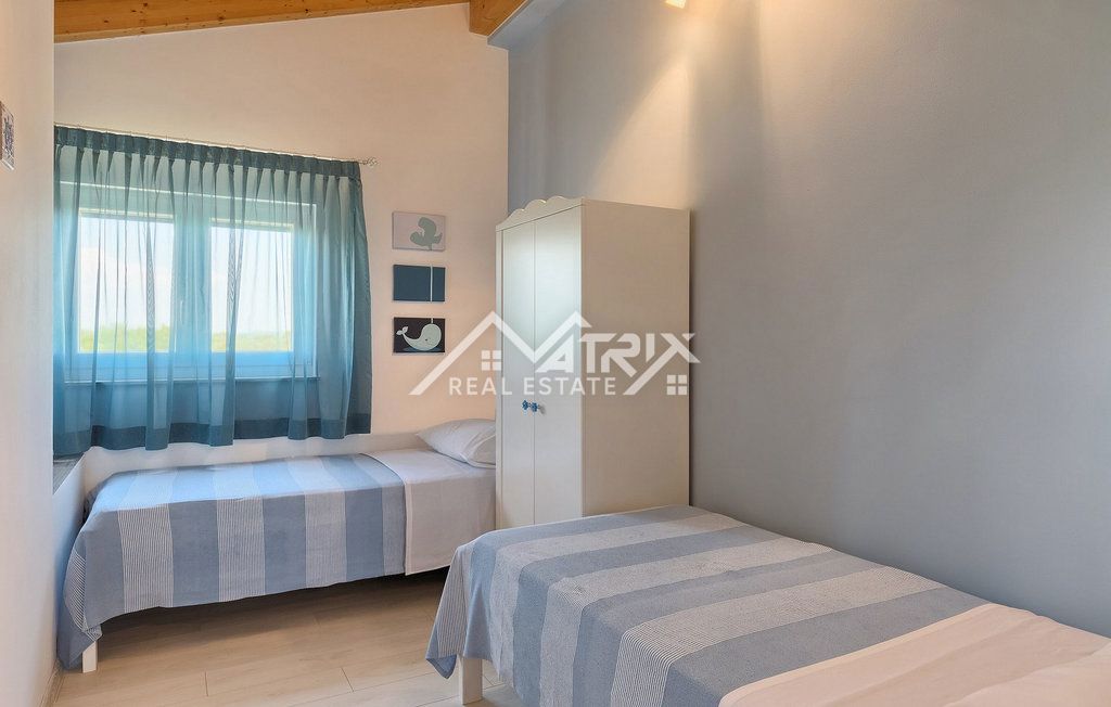 Fažana, vila na samem z bazenom in pogledom na morje