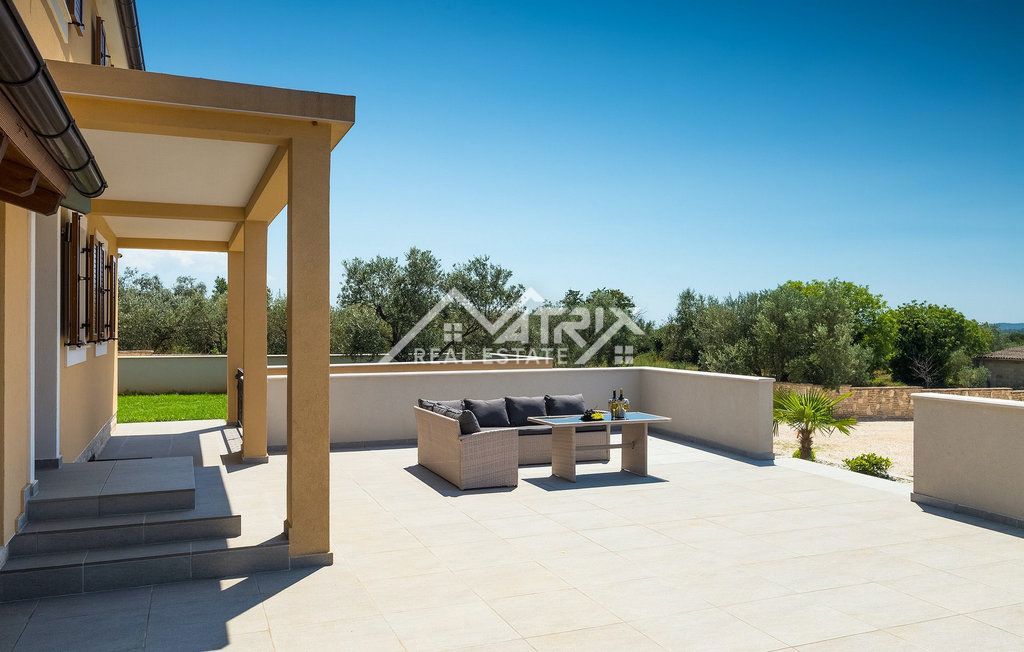 Fažana, vila na samem z bazenom in pogledom na morje