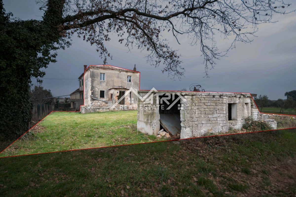 Pulj okolica, kamnita hiša za prenovo na mirni lokaciji