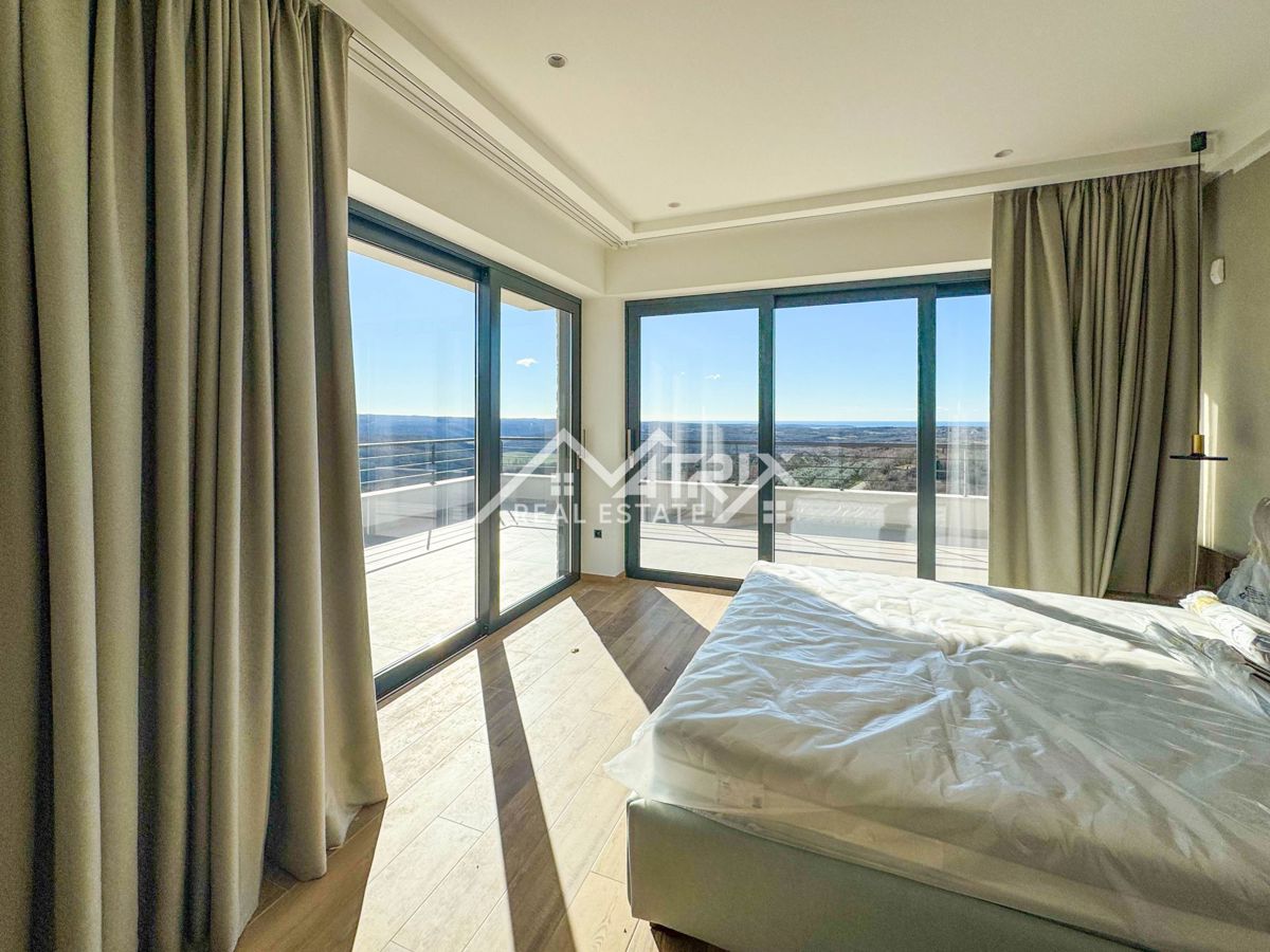 Območje Buj - Luksuzna in moderna vila s pogledom na morje