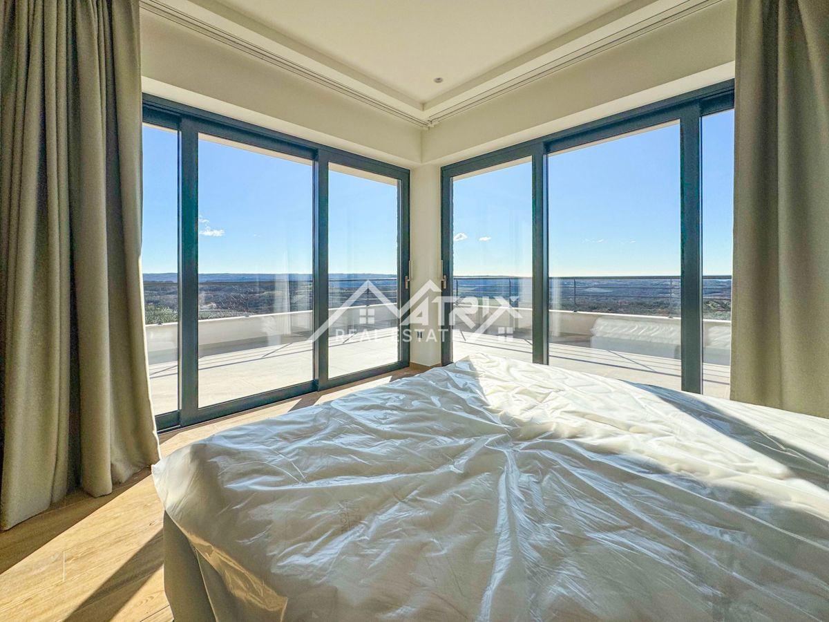 Območje Buj - Luksuzna in moderna vila s pogledom na morje