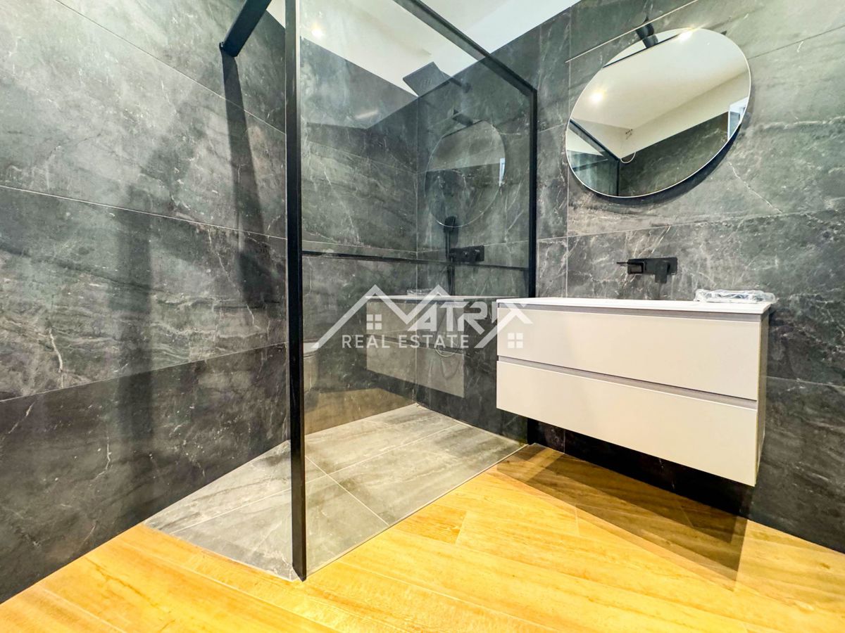 Območje Buj - Luksuzna in moderna vila s pogledom na morje