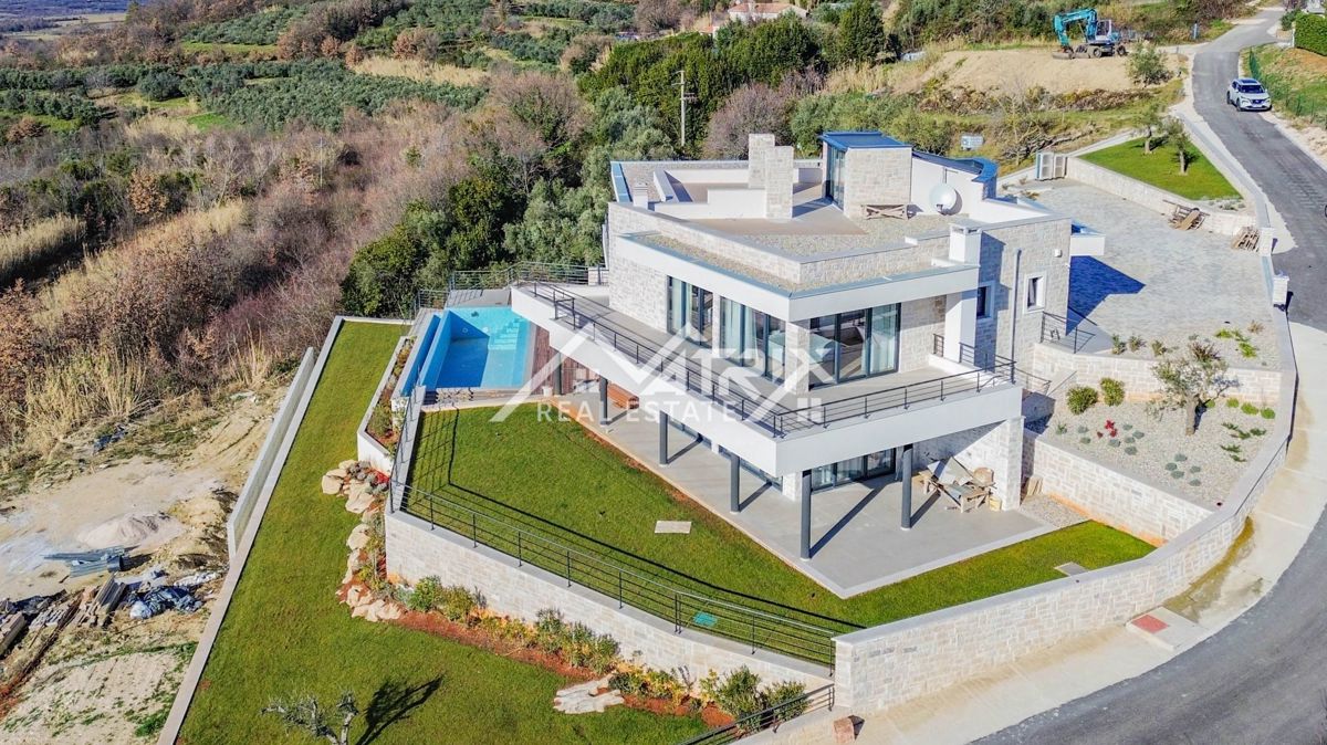 Območje Buj - Luksuzna in moderna vila s pogledom na morje