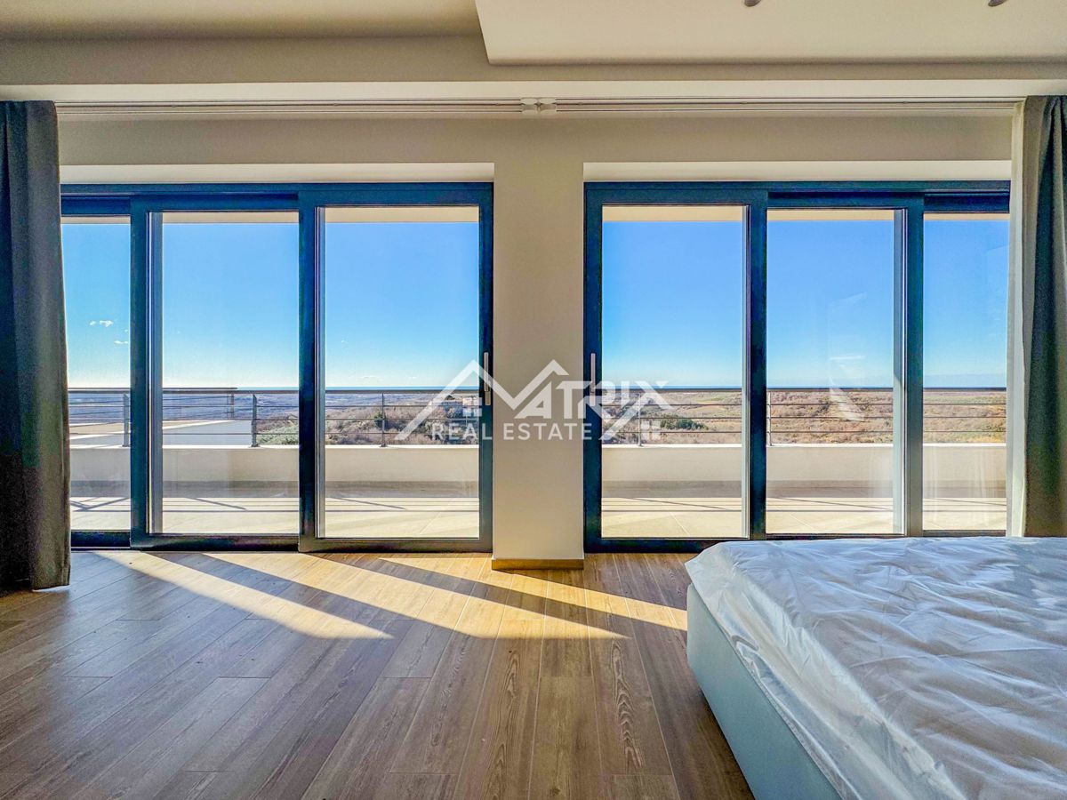 Območje Buj - Luksuzna in moderna vila s pogledom na morje