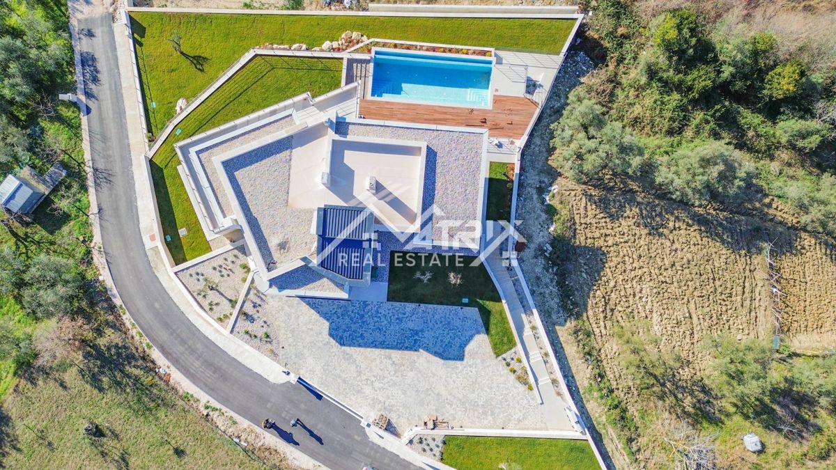 Območje Buj - Luksuzna in moderna vila s pogledom na morje