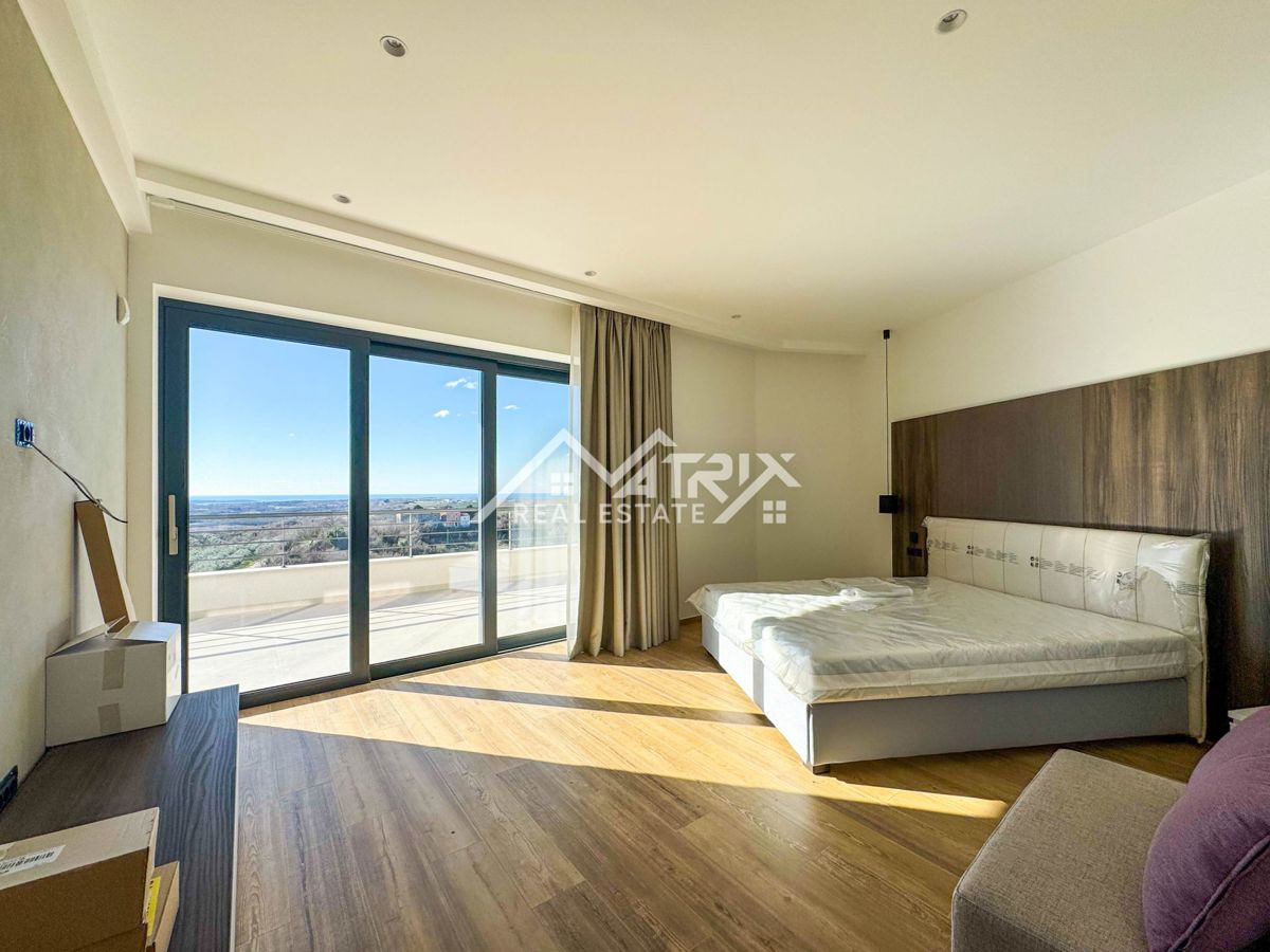 Območje Buj - Luksuzna in moderna vila s pogledom na morje