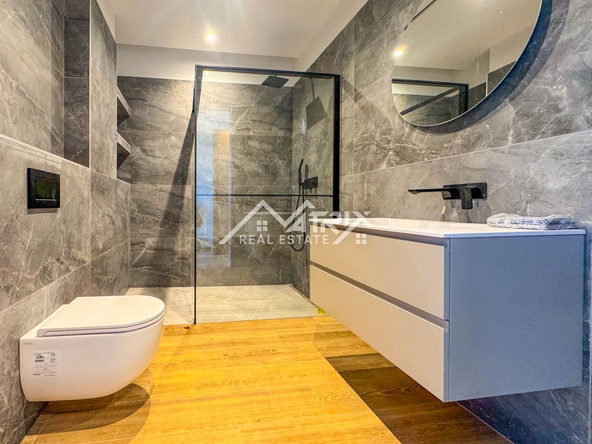 Območje Buj - Luksuzna in moderna vila s pogledom na morje