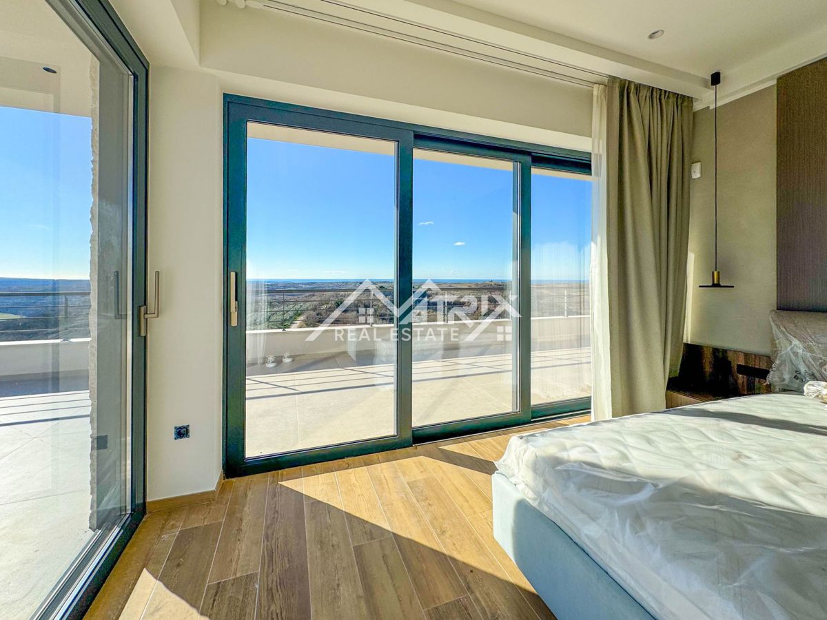 Območje Buj - Luksuzna in moderna vila s pogledom na morje