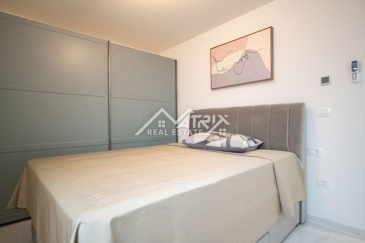 Novigrad, kakovostno urejeno stanovanje s pogledom na morje