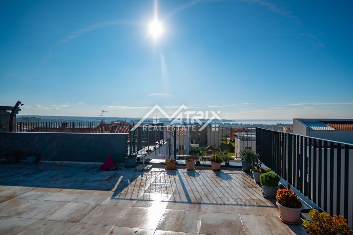 Novigrad, kakovostno urejeno stanovanje s pogledom na morje