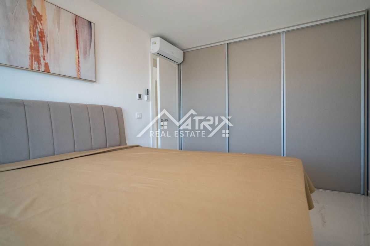 Novigrad, kakovostno urejeno stanovanje s pogledom na morje