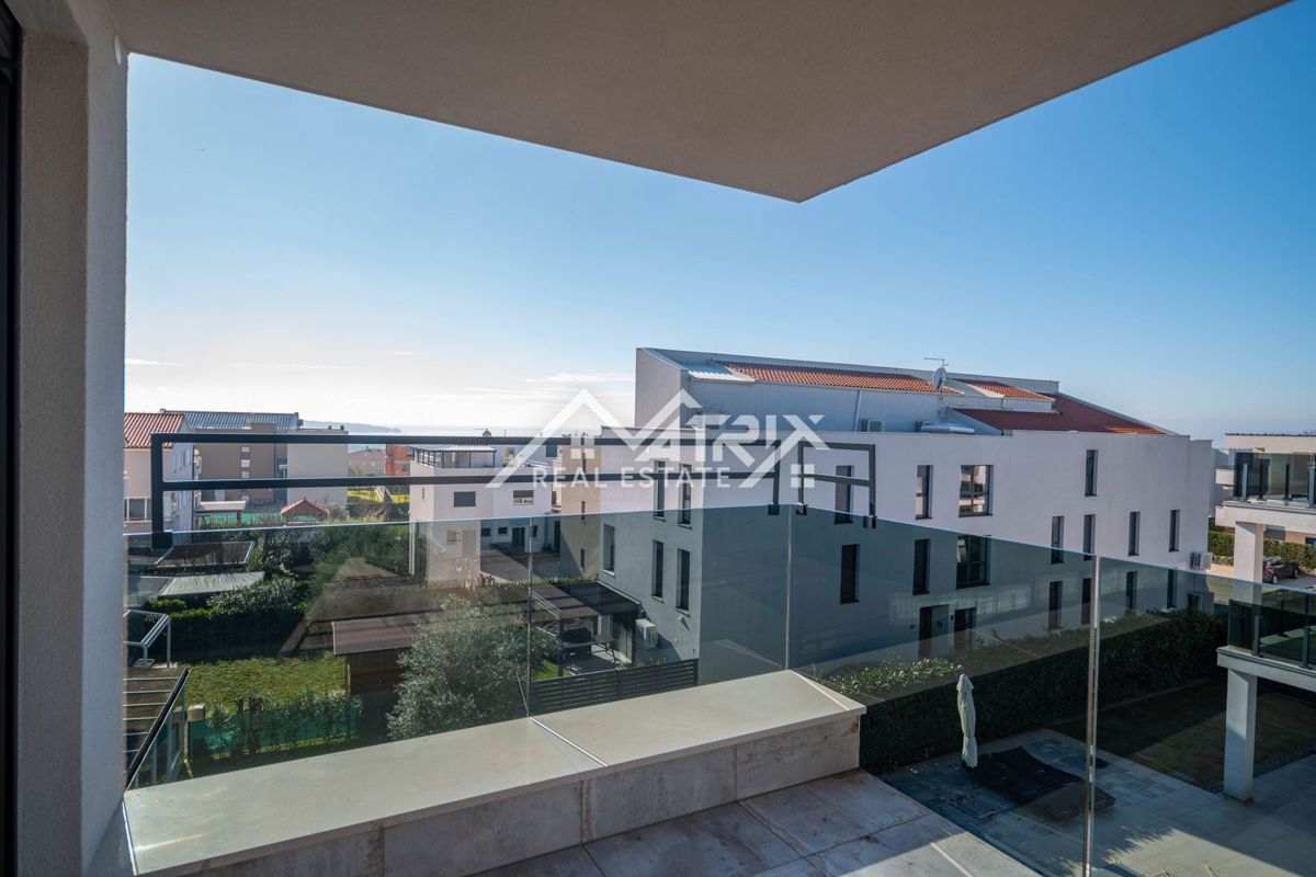 Novigrad, kakovostno urejeno stanovanje s pogledom na morje