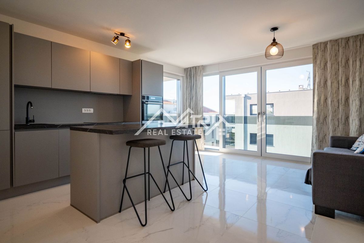 Novigrad, kakovostno urejeno stanovanje s pogledom na morje