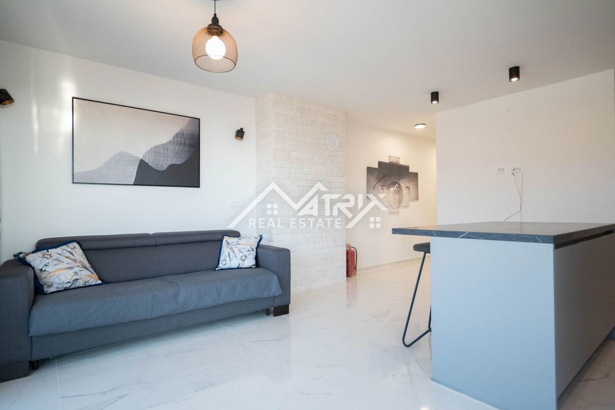 Novigrad, kakovostno urejeno stanovanje s pogledom na morje