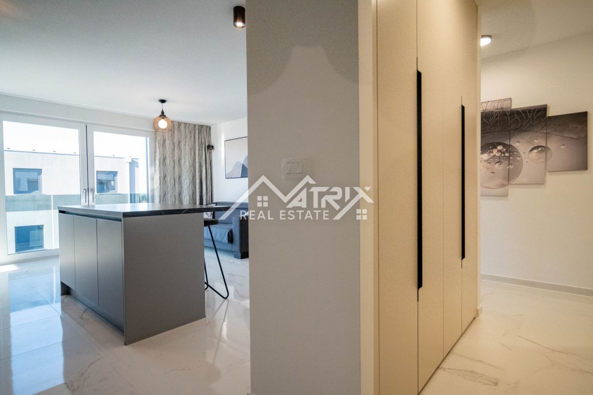 Novigrad, kakovostno urejeno stanovanje s pogledom na morje