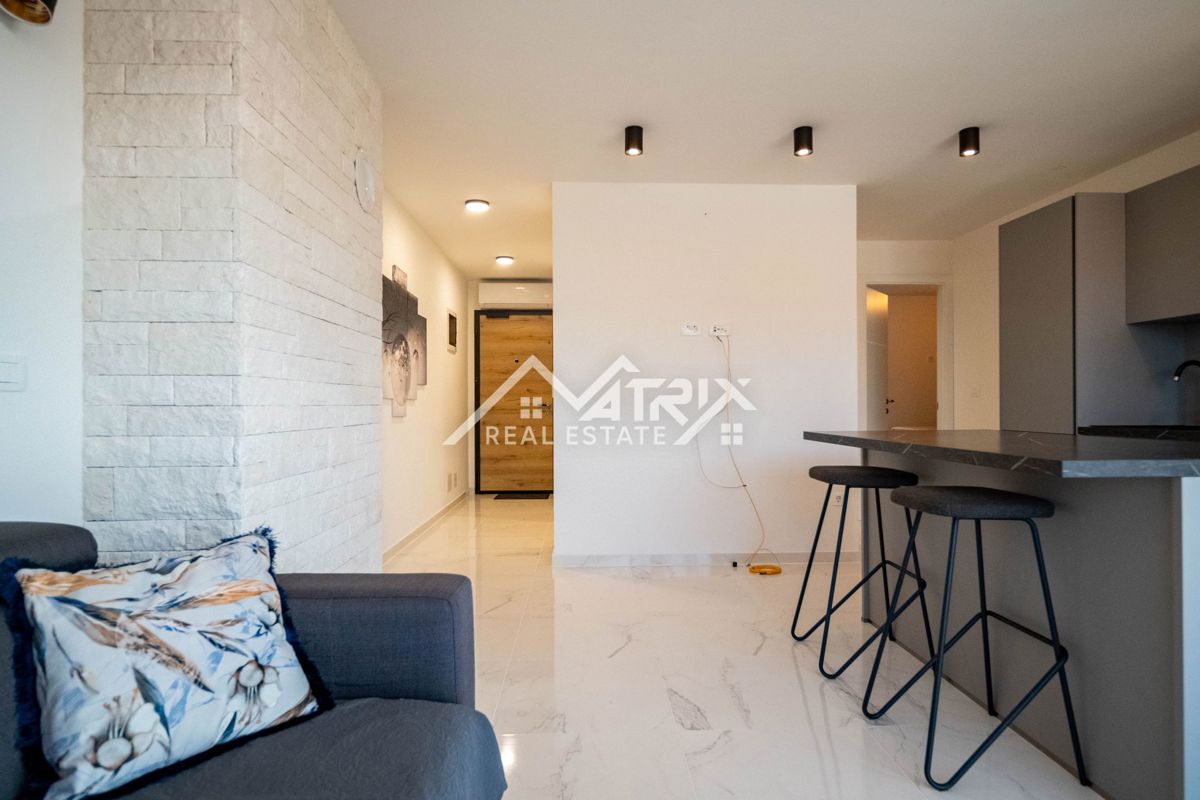 Novigrad, kakovostno urejeno stanovanje s pogledom na morje