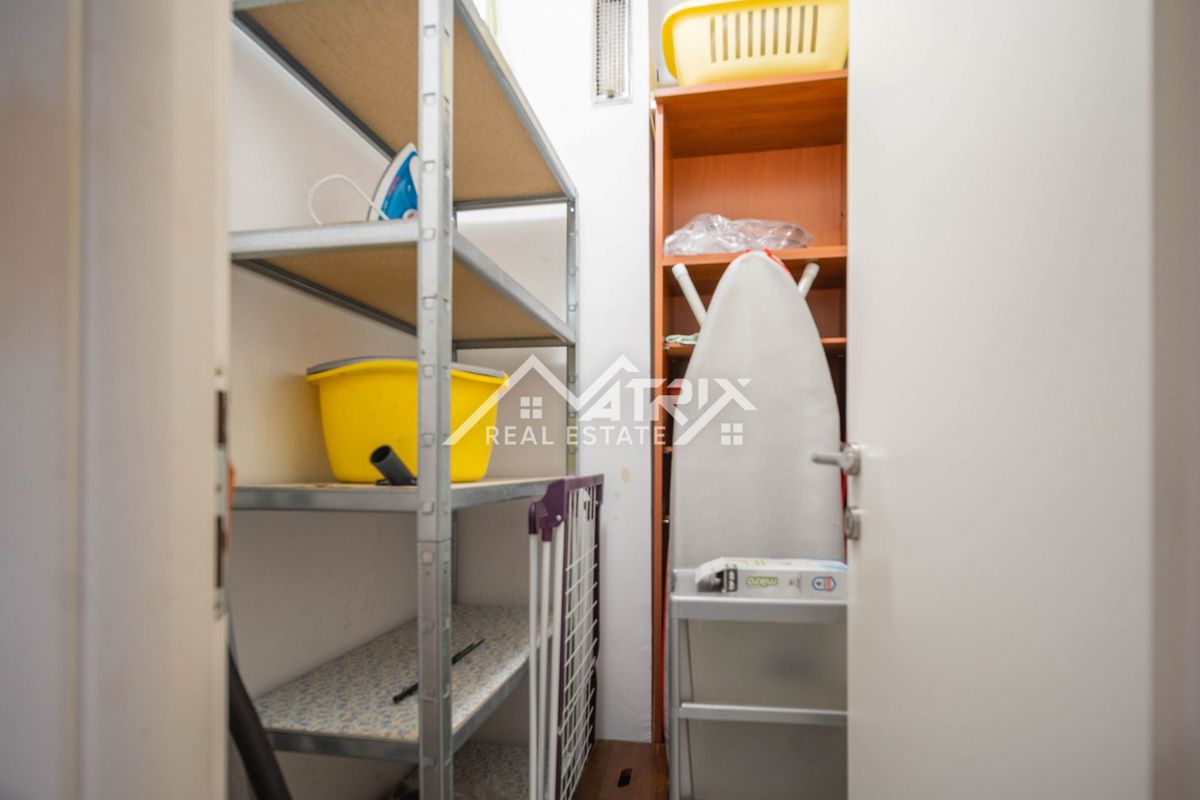 Pula, kakovostno enosobno stanovanje na iskani lokaciji – priložnost