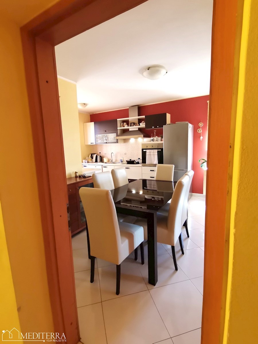 Prostoren apartma s pogledom na morje, odlična lokacija, Novigrad, Istra