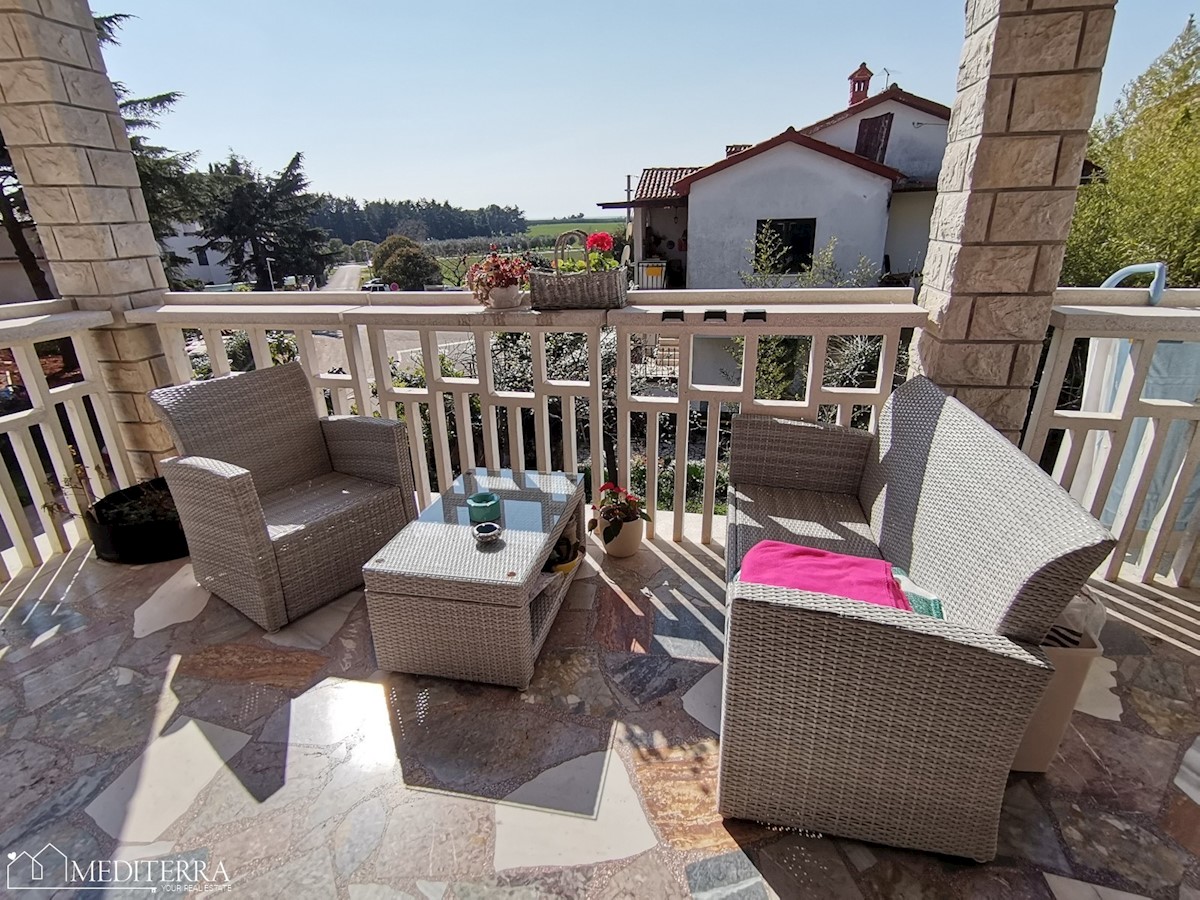 Prostoren apartma s pogledom na morje, odlična lokacija, Novigrad, Istra