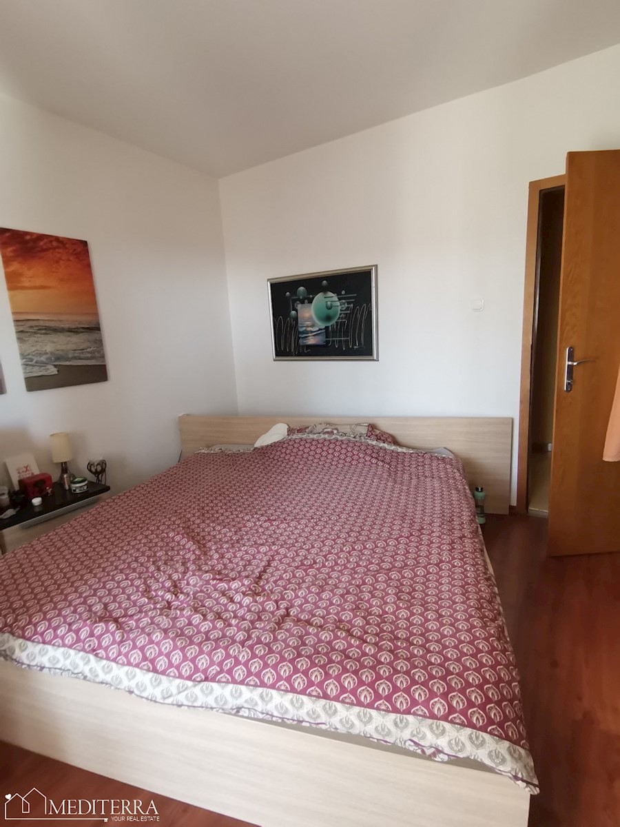 Prostoren apartma s pogledom na morje, odlična lokacija, Novigrad, Istra