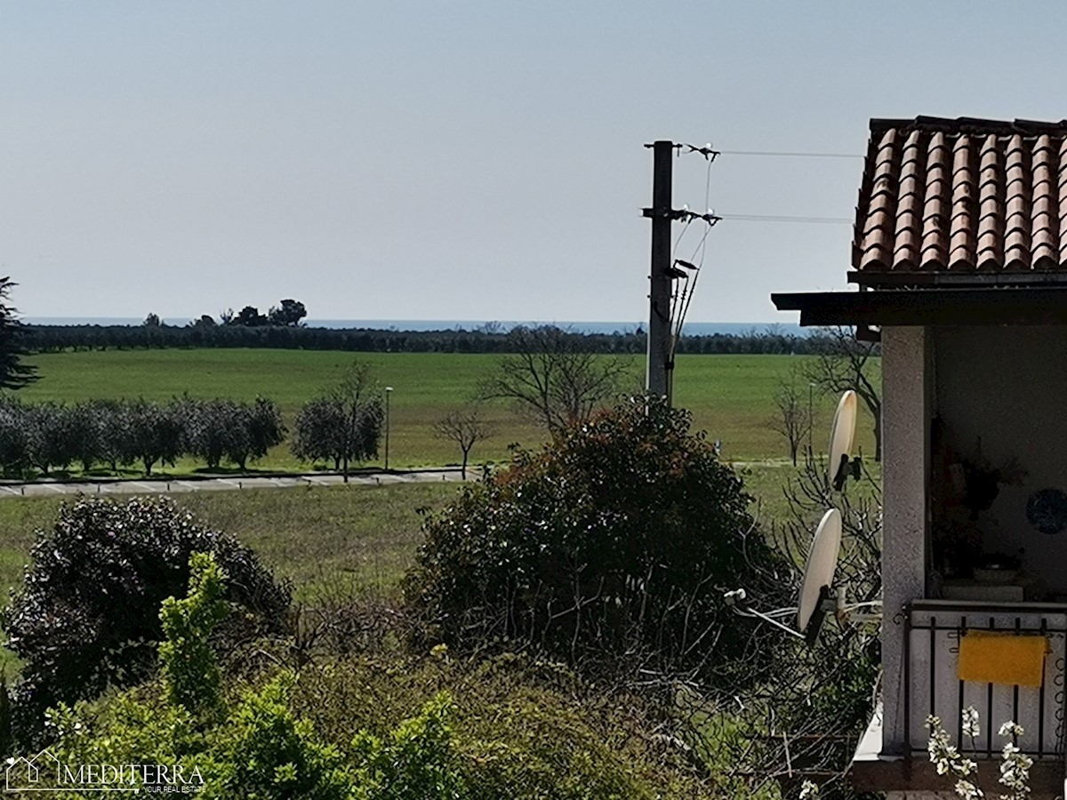Prostoren apartma s pogledom na morje, odlična lokacija, Novigrad, Istra