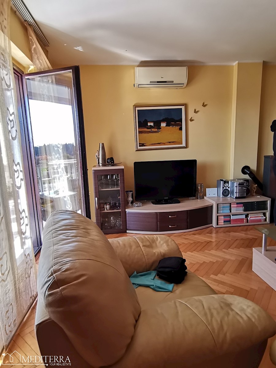 Prostoren apartma s pogledom na morje, odlična lokacija, Novigrad, Istra