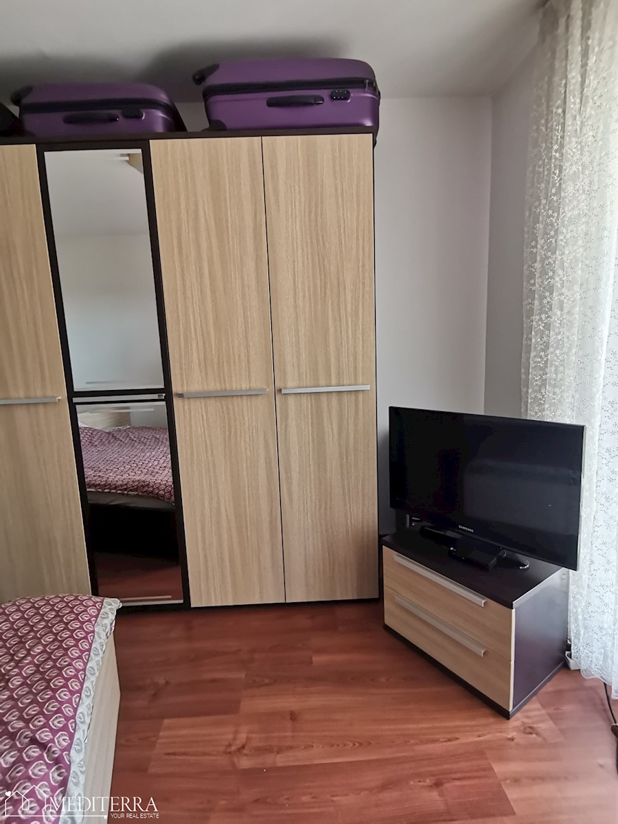 Prostoren apartma s pogledom na morje, odlična lokacija, Novigrad, Istra